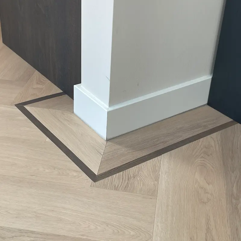 PVC vloer met band en bies